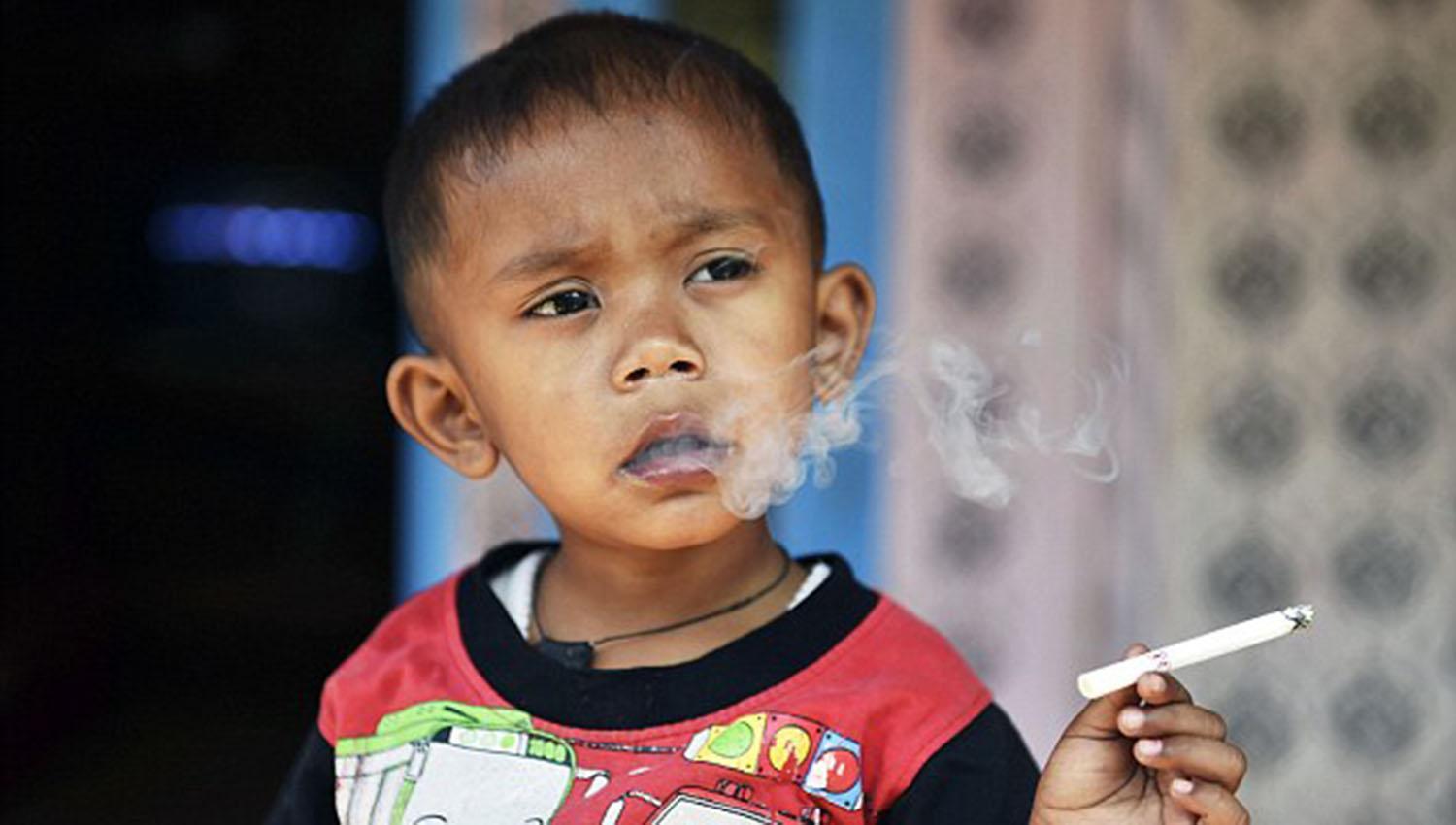 世界无烟日：“小烟枪”遍布全球 最小年仅2岁