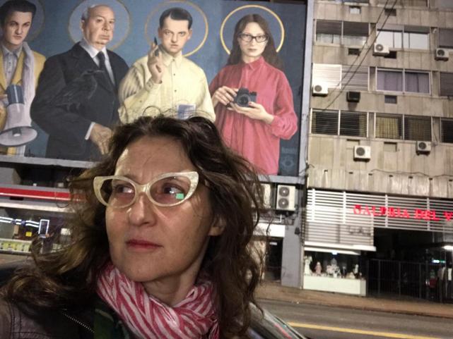 LUCRECIA MARTEL. Su mirada sobre lo sagrado Mural pintado en la cinemateca de Uruguay. Los otros santos son Fellini, Hitchcock y Buñuel. FOTO GENTILEZA LUCRECIA MARTEL. 