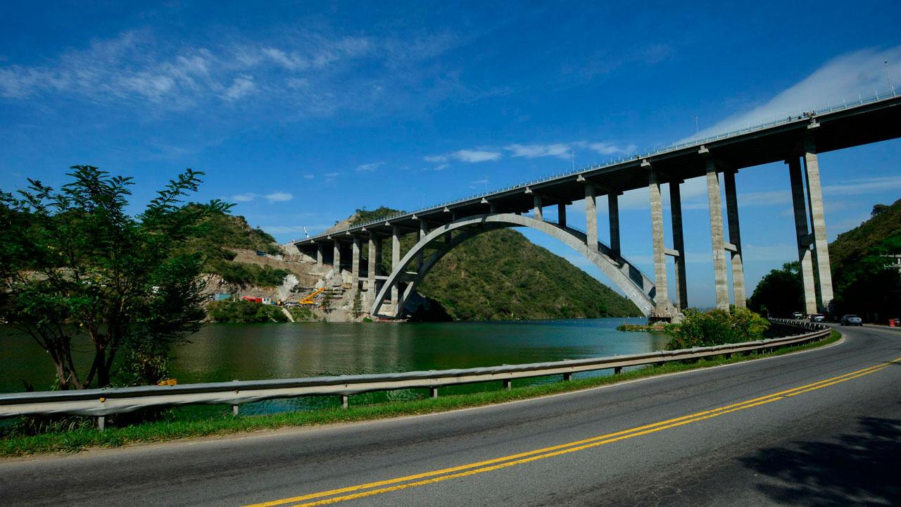 Terminó mal: se quiso sacar una selfie y cayó desde siete metros - LA