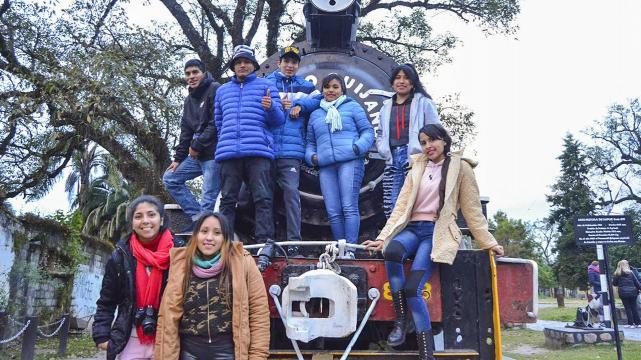 Los estudiantes del ex Colegio Nacional que fueron premiados por su corto sobre el grooming. Foto LA GACETA