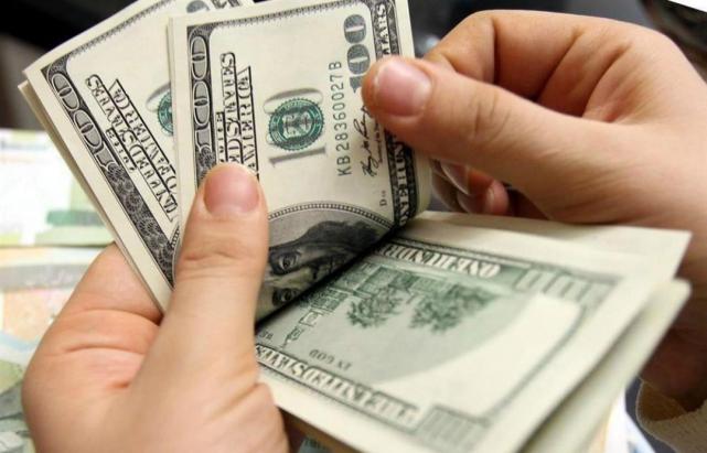 SALTO. El dólar blue o informal se “despertó” con un avance del 4,6% en las cuevas de la city porteña. 
