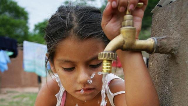 Mi chiquita de 5 a os llora todo el tiempo por el calor y sin agua